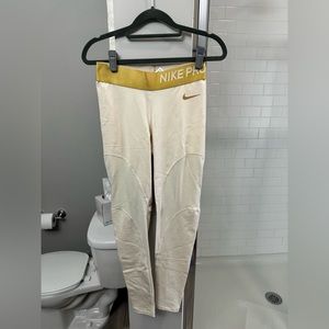Nike Pro Women’s Size M Leggings